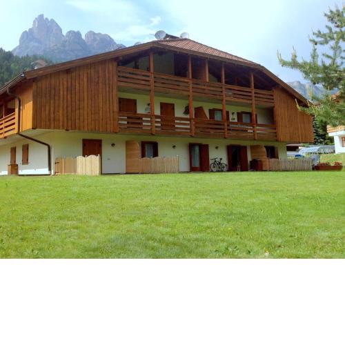 Lovely Chalet in Pozza di Fassa with Garden
