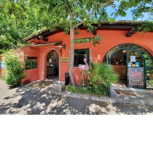Lovely chalet in Roma with shared pool