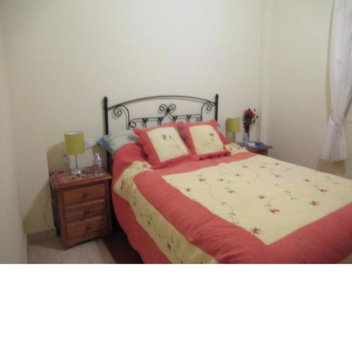 Lovely double room with private bathroom and pool