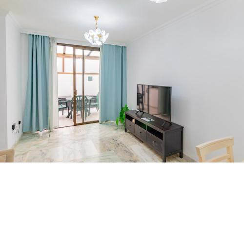 Lovely First Floor Lago Apartment in Front of the Ocean