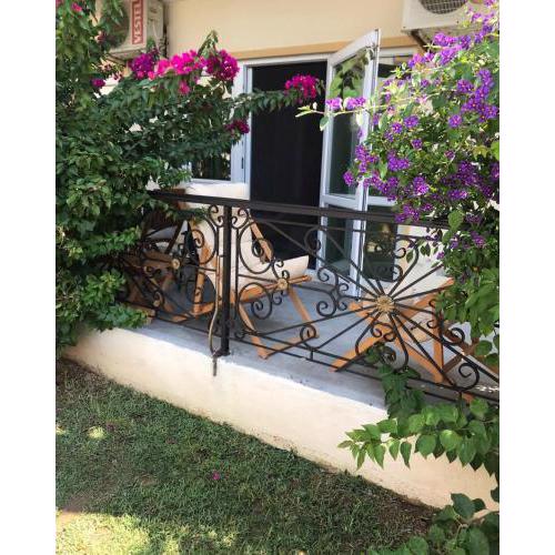 Lovely Flat near Sea with Shared Pool in Milas