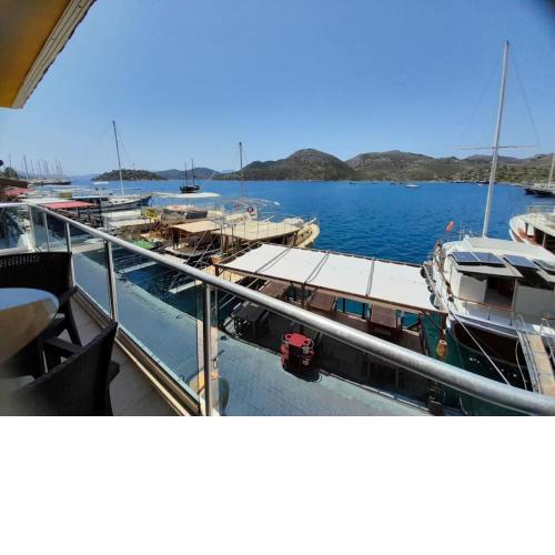 Lovely Flat with Balcony and Amazing Sea View near Beach in Bozburun