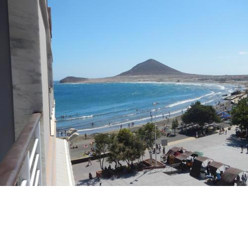 Lovely flat with sea-view, 1 minute walk to beach