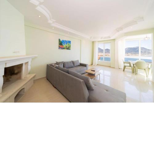 Lovely Flat With Sea View Balcony and Excellent Location in Alanya Antalya