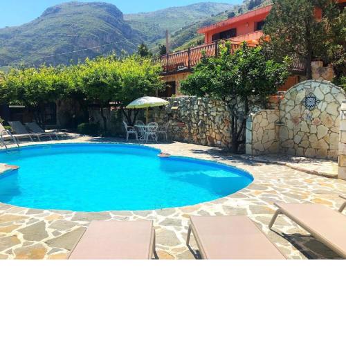 Lovely Holiday Home in Castellammare del Golfo with Pool
