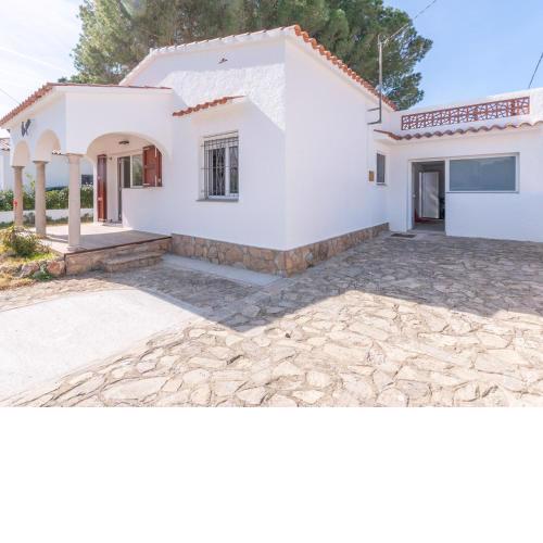 Lovely Holiday Home in l Escala with Fenced Garden