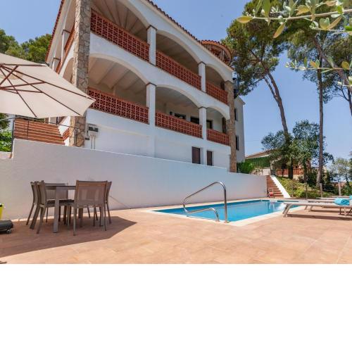 Lovely Holiday Home in Pals with private Pool and Sea Views