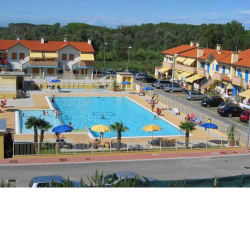 Lovely holiday home in Rosolina with a shared pool