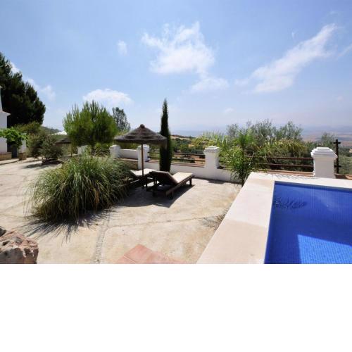 Lovely Holiday Home in Villanueva de la Concepci n with Pool