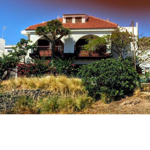 Lovely house views&garden