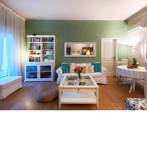 Lovely independent house in the center of Athens