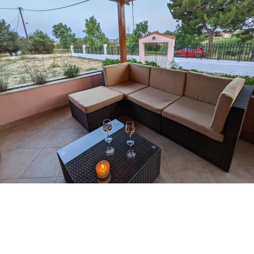 Lovely Lontza, A Cozy 2-Bedroom House.