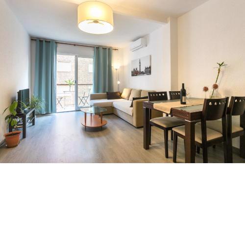 Lovely, new, bright 3 mins to beach apt 105 sq meters