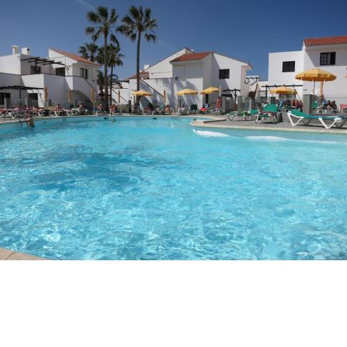 Lovely newly refurbished 1 Bedroom Flat Minutes From Sandy Beach,private terrace