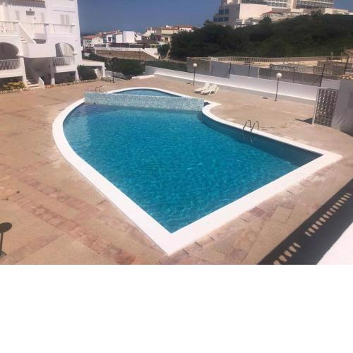 Lovely one bedroom unit with pool