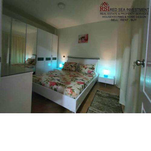Lovely one bedroom with pool view, top floor