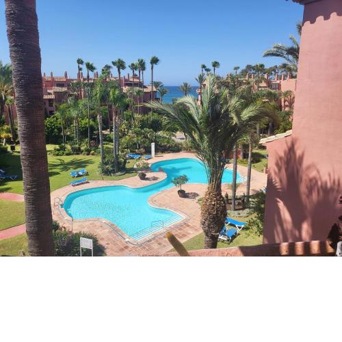 Lovely penthouse on the beach, amazing views