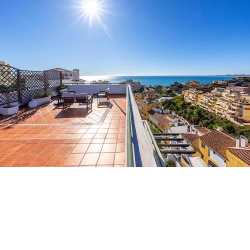 Lovely Penthouse with sea views