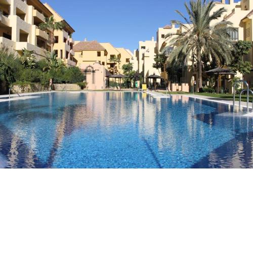 Lovely view apartment in Duquesa Village