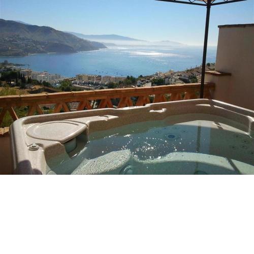 Lovely villa with jacuzzi and heated pool
