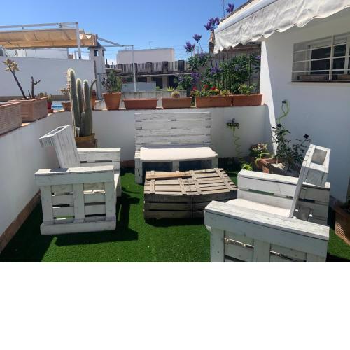 LR2 Private Terrace & Parking Right in the city Center