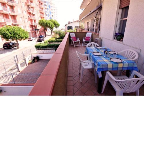 LUISA APPARTAMENTO con TERRAZZA VIVIBILE vicino al mare