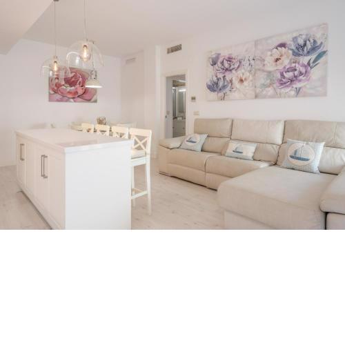 Lujo frente al mar. Luxury on the beachfront.