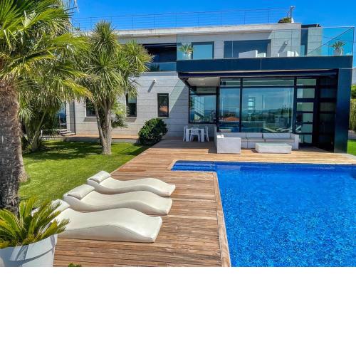 Lujosa villa vistas al mar y piscina climatiza
