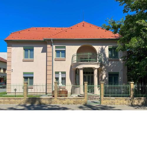 Lujza Apartman