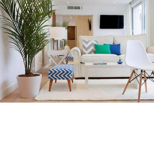 Luminoso apartamento con terraza en Sol