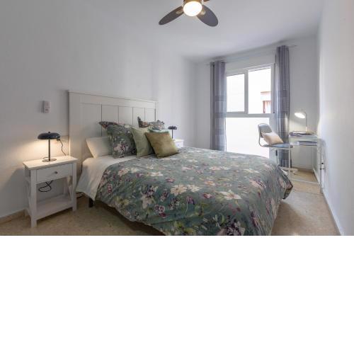 Luminoso apartamento de dos habitaciones con terraza y parking en el centro
