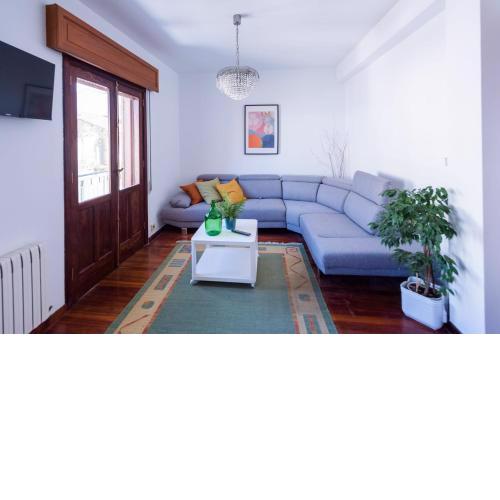 Luminoso apartamento reformado en villa termal