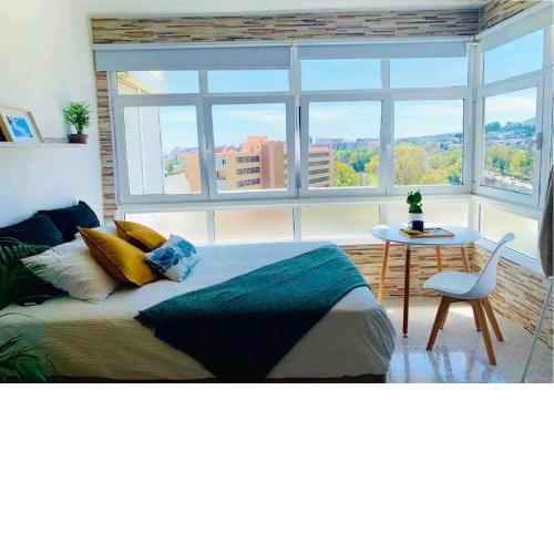 Luminoso estudio con piscina y maravillosas vistas
