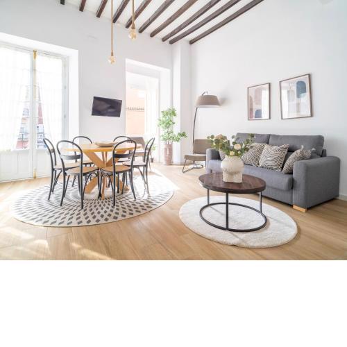 Luminous city apartment in historical building in Malaga