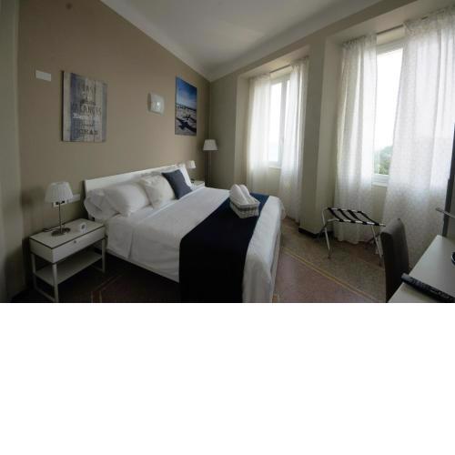 Luna Rooms