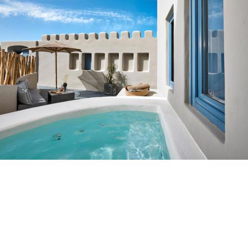 Luna Santorini Suites