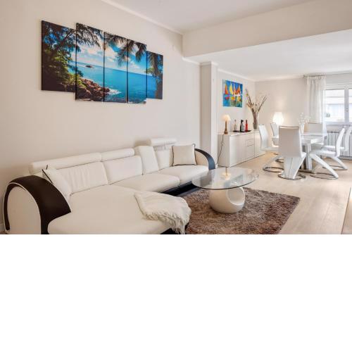 Luni Mare Bright Terrace Flat with Parking