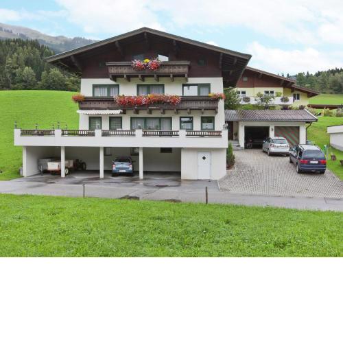 Lush Apartment in Hollersbach im Pinzgau with Terrace