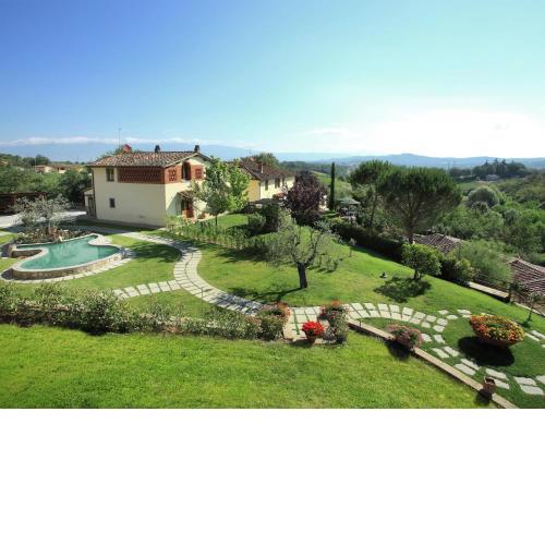 Lush Farmhouse in the heart of Tuscany with Swimming Pool