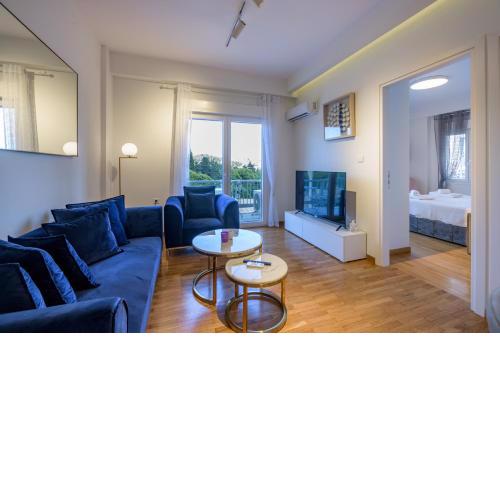 Lush Sapphire apt in the heart of Athens!