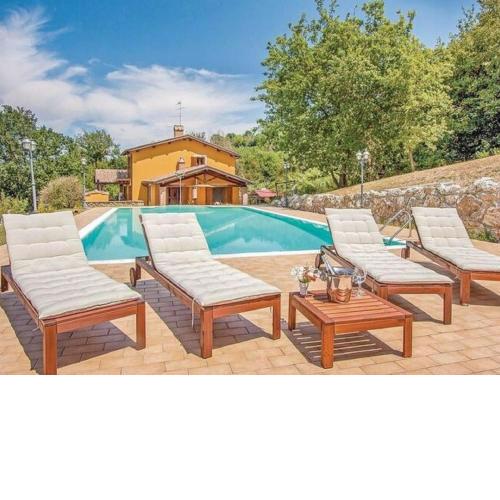 Lush villa in Umbria with private pool