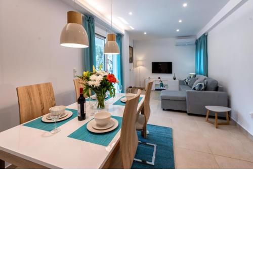 Lux 1-bedroom apartement next to the sea in Voula
