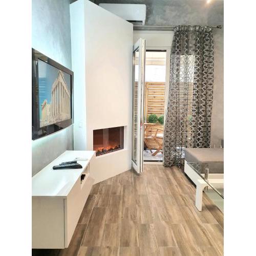 Lux apartment 11 with yard in the heart of Athens