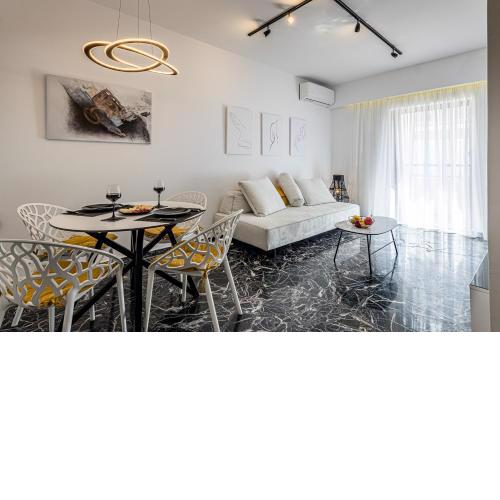 Lux apt next to port & city center