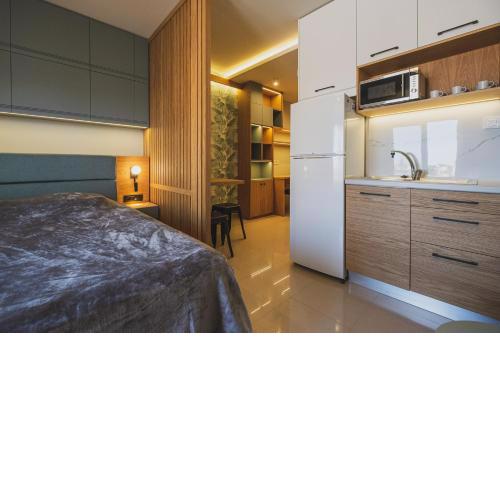 Lux City Studio with Balcony, steps to Old Town
