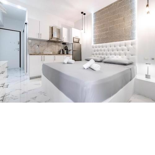 Lux studio 11 with yard in the heart of Athens