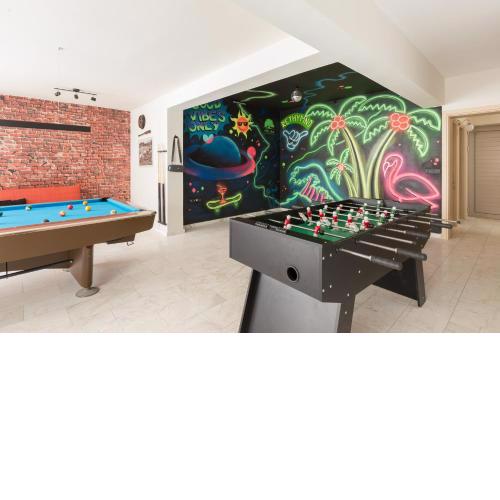Lux Villa Mia with Heated Pool, 2km to Beach & Childrens Area!