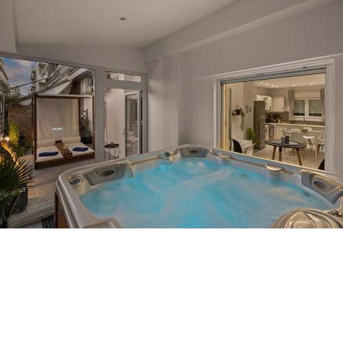 Luxcrib&Spa in Glyfada