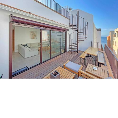 Luxe 8P dorpshuis centrum l'Escala 50m van strand