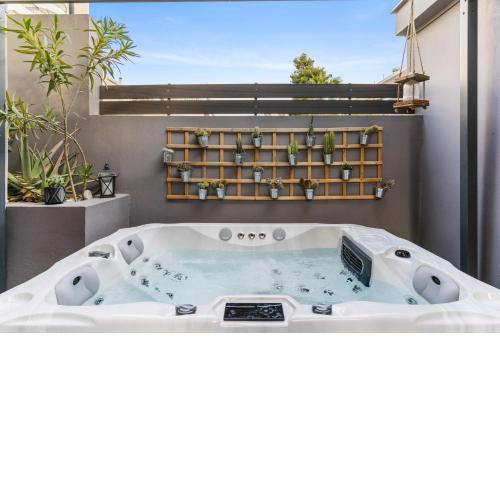 Luxe house in Glyfada with spa near metro station C8